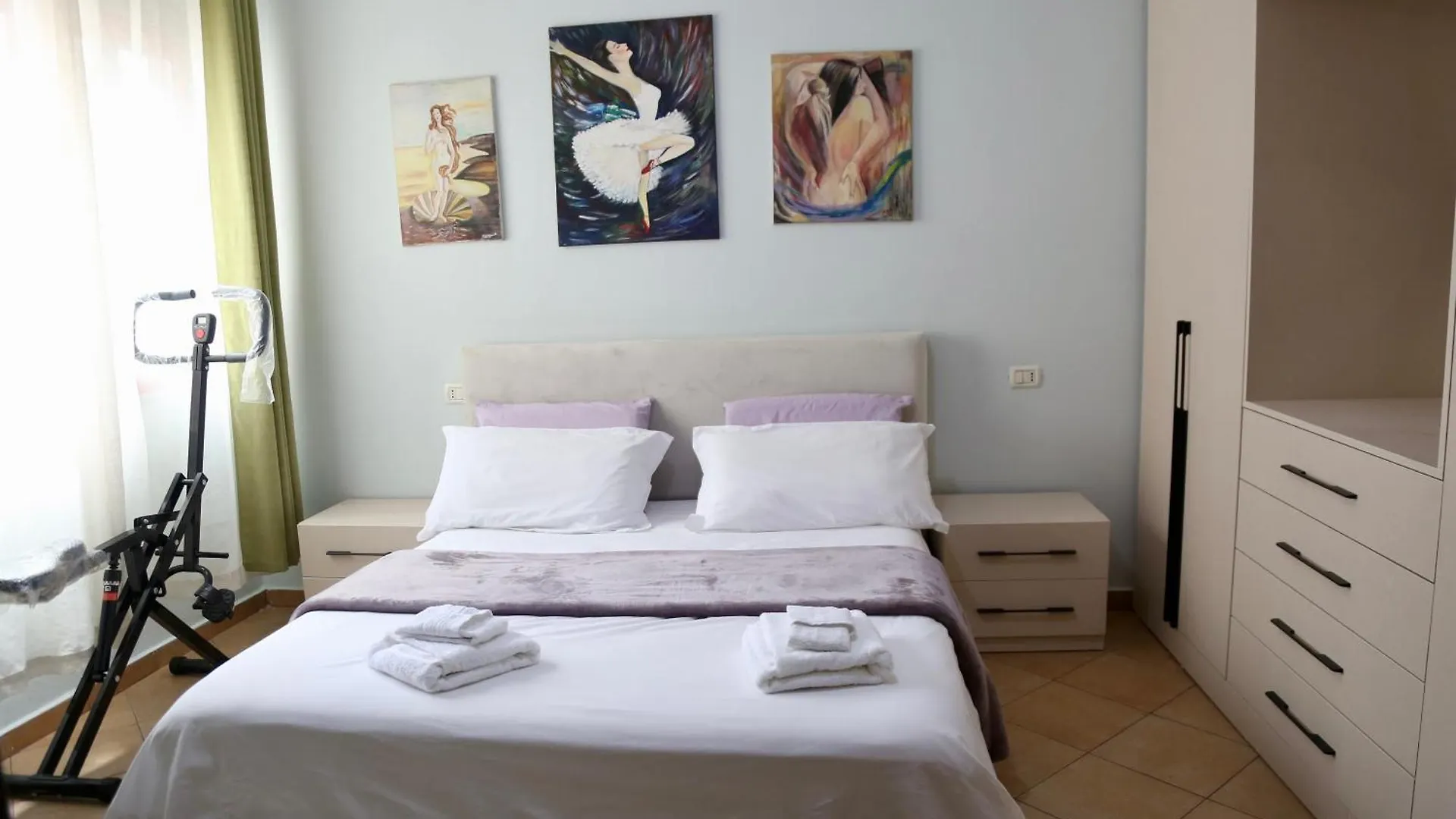 Apartment Stay At An Artist'S Place! Tirana Albania