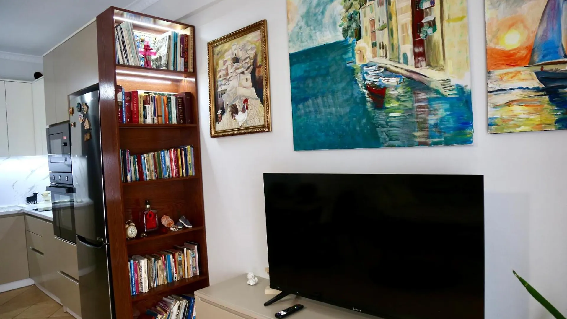 Stay At An Artist'S Place! Tirana Apartment