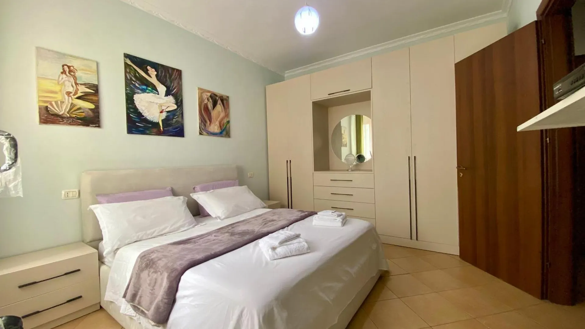 Apartment Stay At An Artist'S Place! Tirana