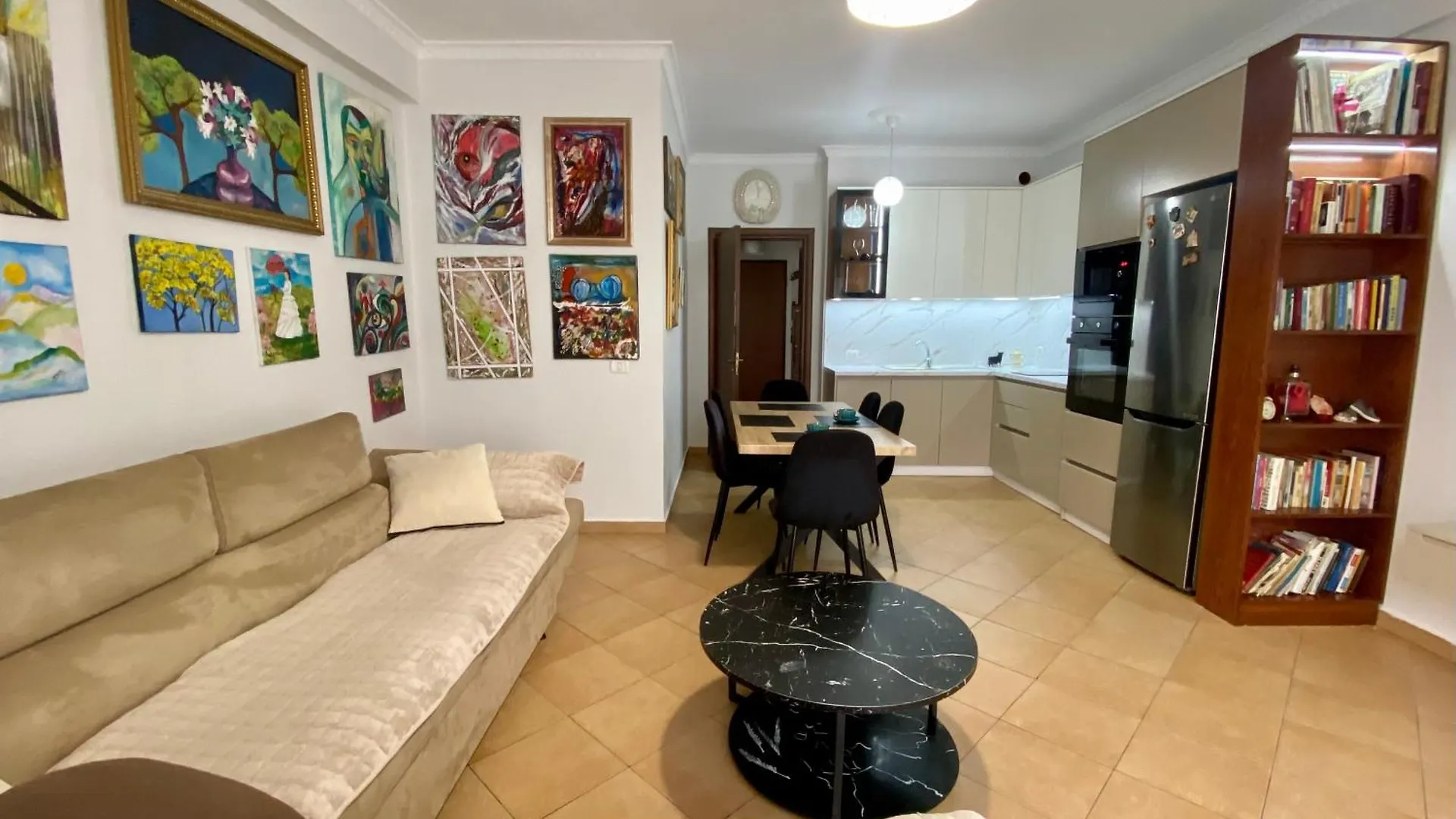 Stay At An Artist'S Place! Tirana Albania
