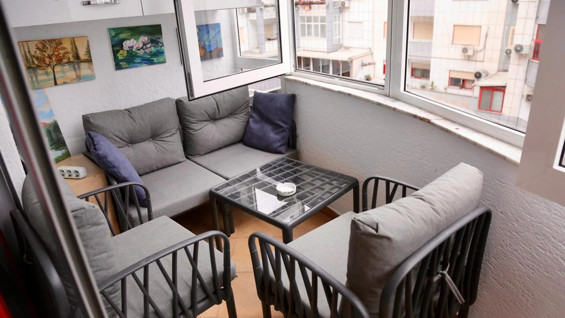 Apartment Stay At An Artist'S Place! Tirana