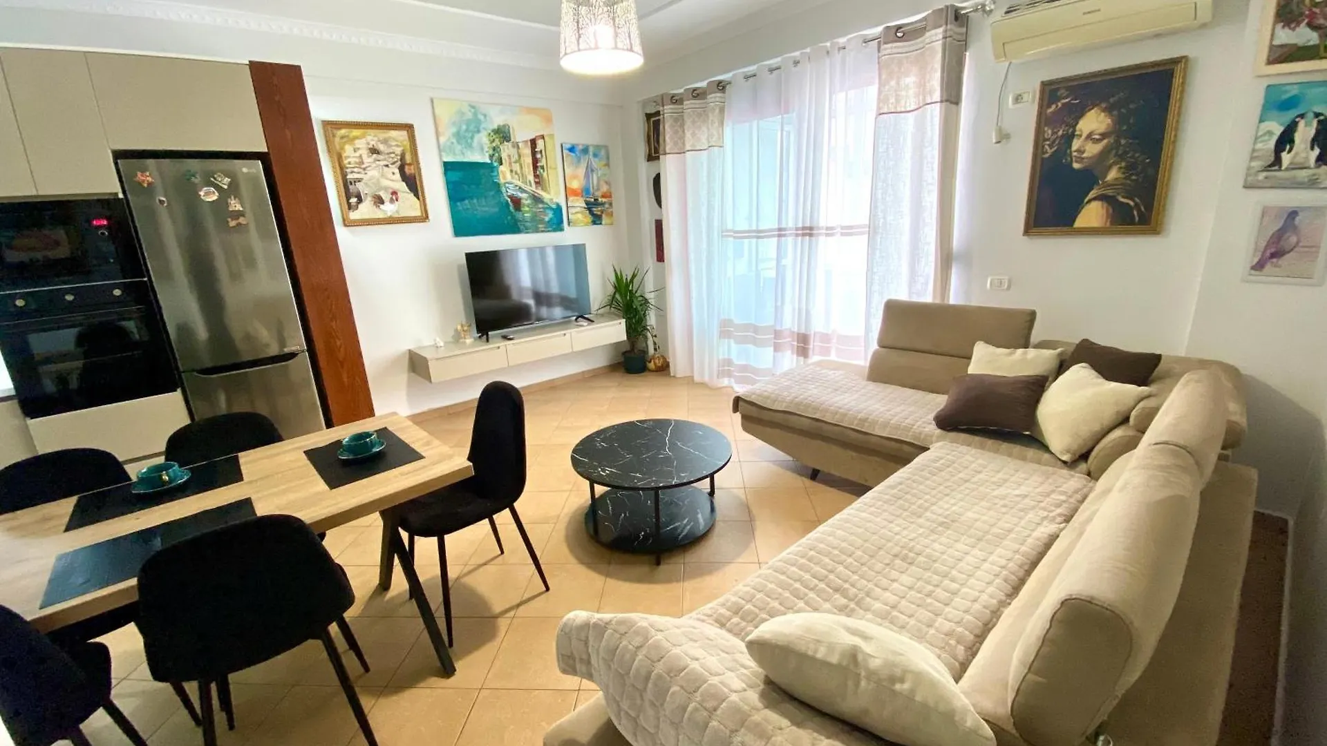 Stay At An Artist'S Place! Tirana Apartment